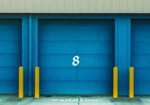 gallery-08-free-img-300x211.jpg porte de garage sectionnelle motorisée Wisniowski installée par MARGO