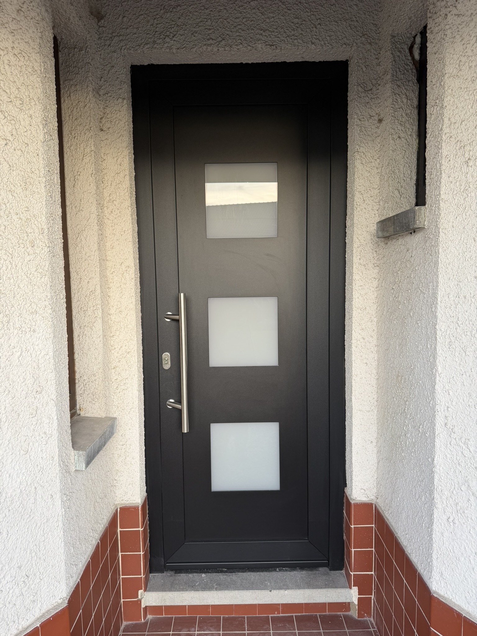 Porte entrée pvc tirant noire mat 